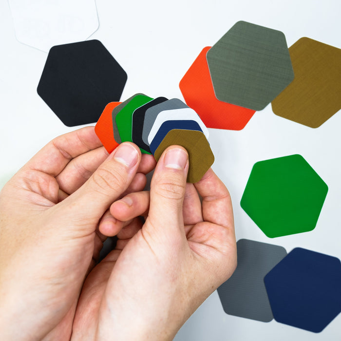 Parches Tenacious Tape aplicados en equipo outdoor