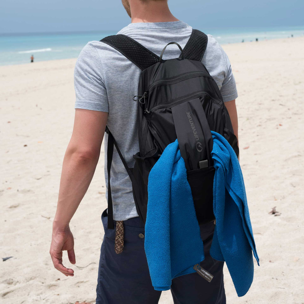 Mochila plegable Lifeventure 25 L guardada en formato compacto