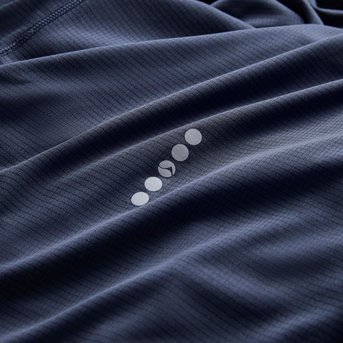 Dart Nano T-Shirt Eclipse Blue para hombre, detalle de ajuste