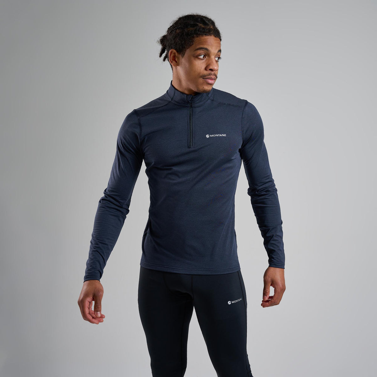 Montane Dart XT Zip Neck Eclipse Blue para hombre en uso