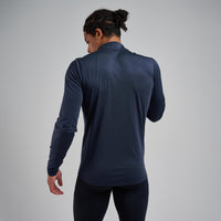 Detalle de uso de la Montane Dart XT Zip Neck Eclipse Blue