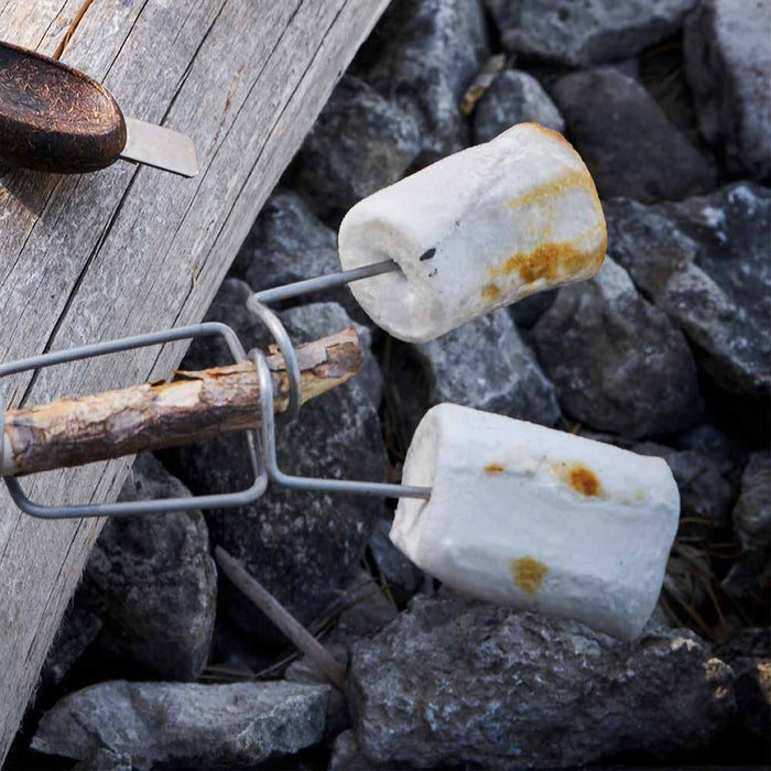 GrandPa's FireFork utilizado para cocinar sobre una hoguera
