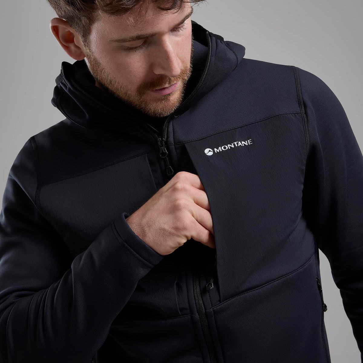 Fury XT Hooded Fleece Jacket para hombre en Black, vista en uso