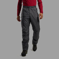 Pantalón Fortes Lite Midnight Grey para hombre en uso