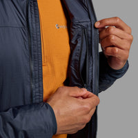 Montane Fortes Lite Hoodie para hombre en Eclipse Blue - detalle en uso