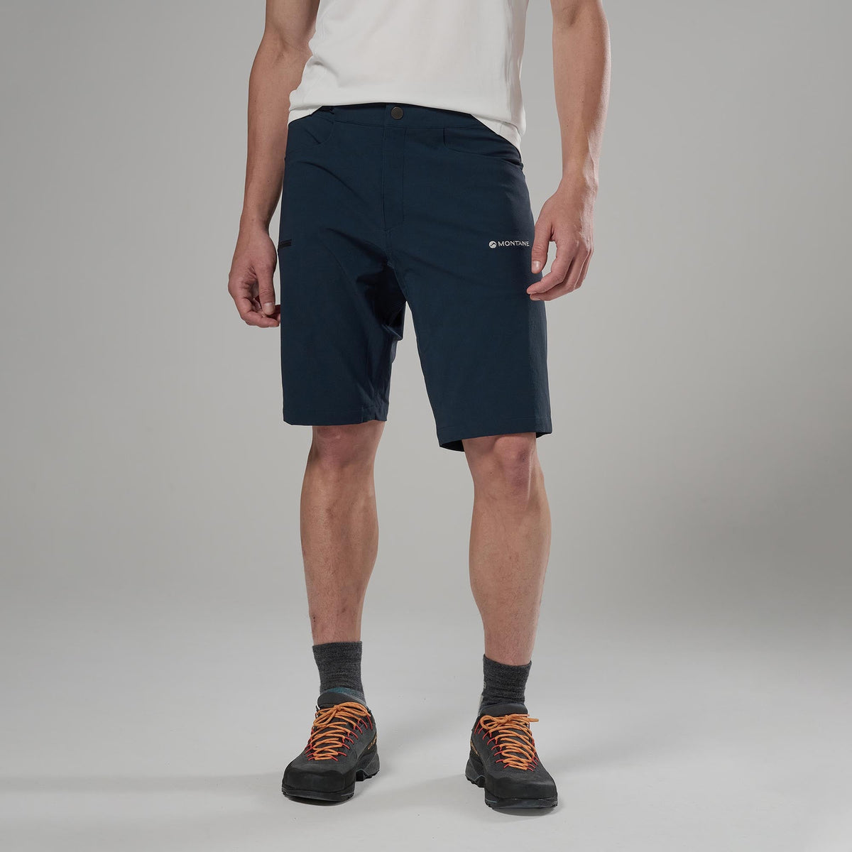 Pantalón corto Montane Mossa Softshell Eclipse Blue para hombre, vista de ajuste