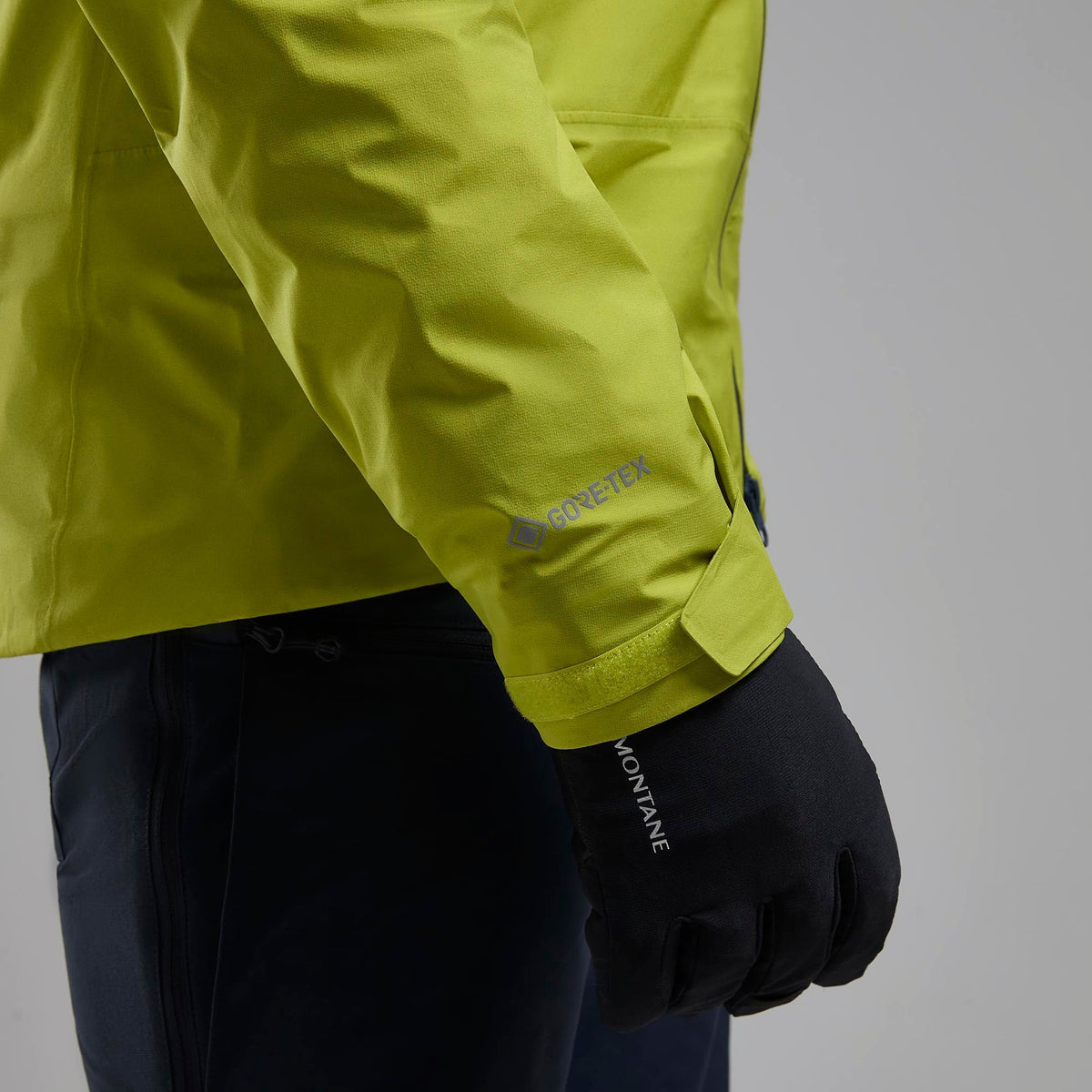Detalle del puño GORE-TEX de la chaqueta Niveus Lite Citrus Spring