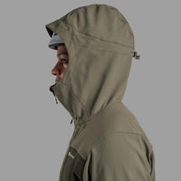 Tenacity XT Hooded Softshell Jacket para hombre en Caper, detalle en uso