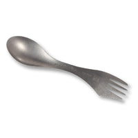 Detalle del cubierto Swedish Spork Titanium