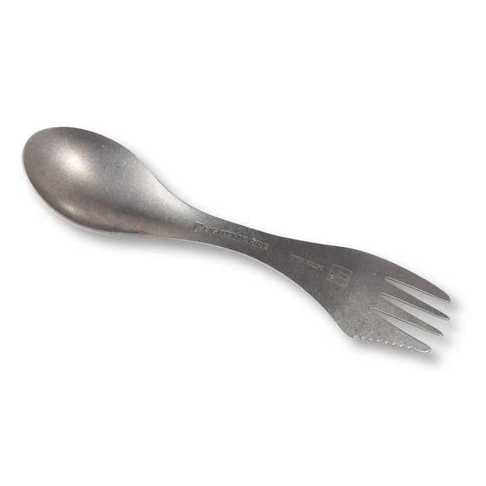 Detalle del cubierto Swedish Spork Titanium